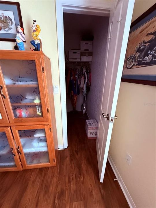 For Sale: $718,000 (3 beds, 2 baths, 1943 Square Feet)