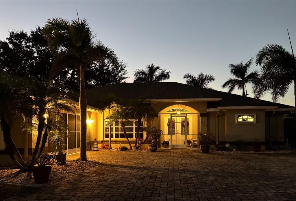 For Sale: $718,000 (3 beds, 2 baths, 1943 Square Feet)