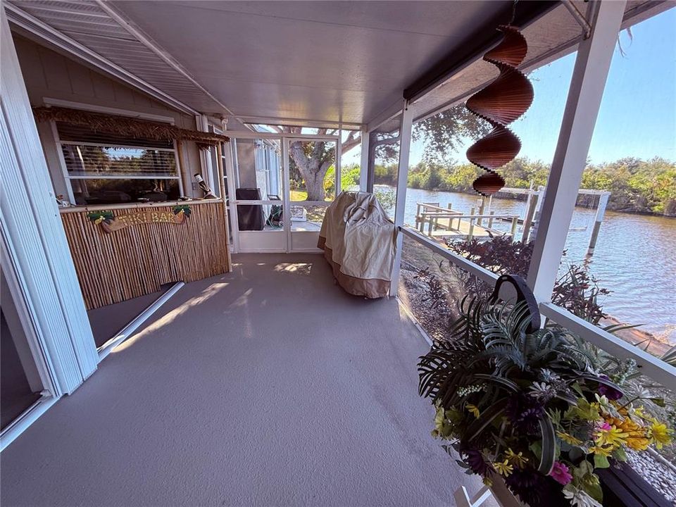 For Sale: $718,000 (3 beds, 2 baths, 1943 Square Feet)