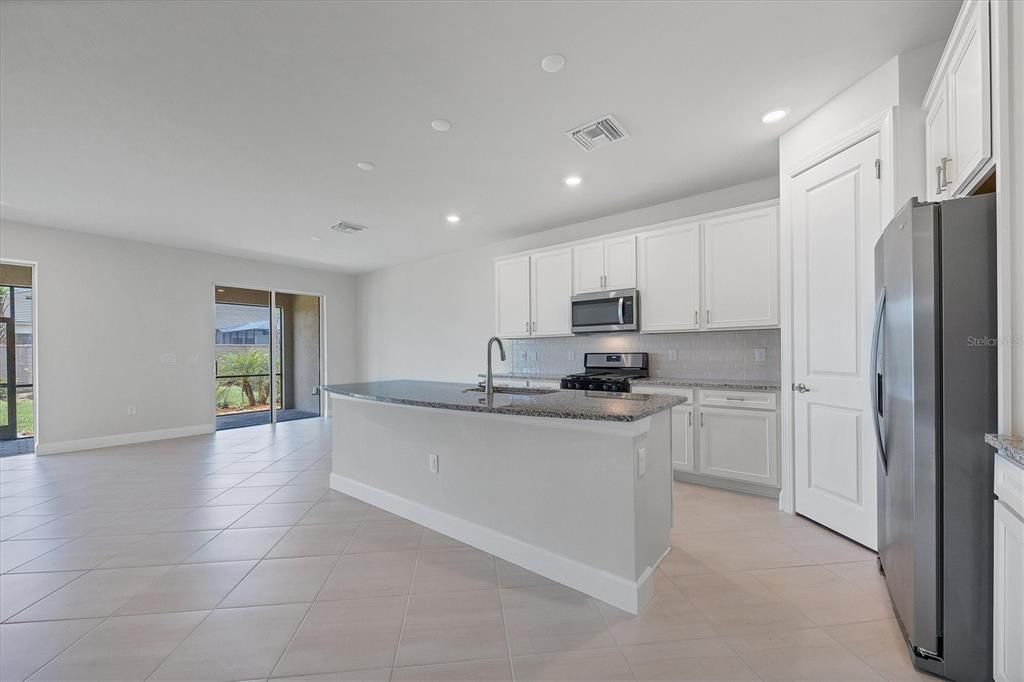 For Sale: $699,000 (5 beds, 4 baths, 2859 Square Feet)