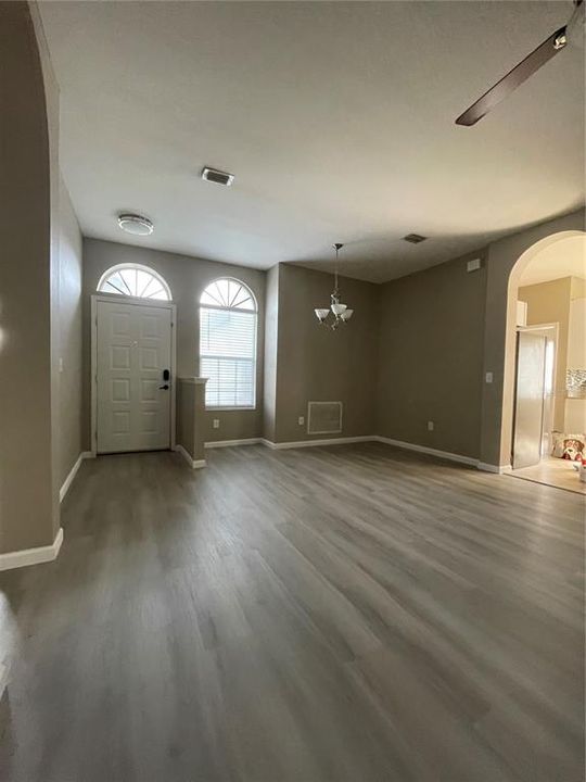 For Rent: $2,400 (3 beds, 2 baths, 1756 Square Feet)