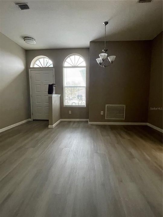 For Rent: $2,400 (3 beds, 2 baths, 1756 Square Feet)