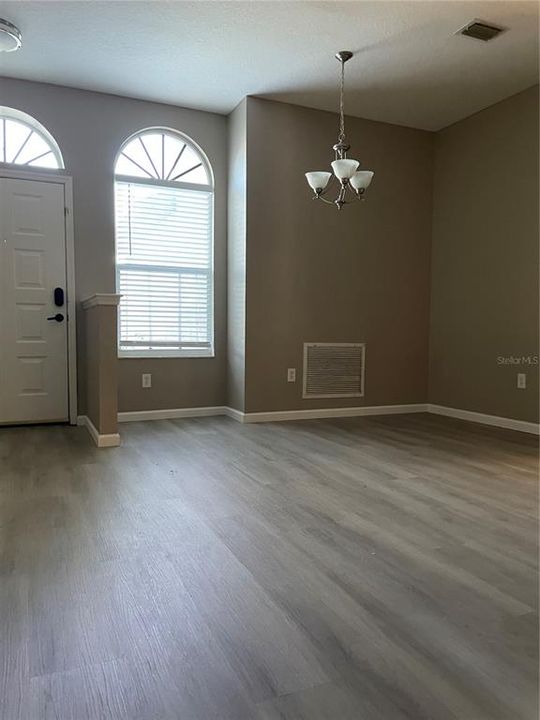 For Rent: $2,250 (3 beds, 2 baths, 1756 Square Feet)