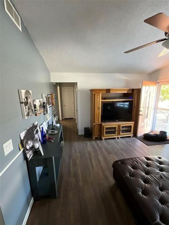 For Sale: $325,999 (3 beds, 2 baths, 1312 Square Feet)