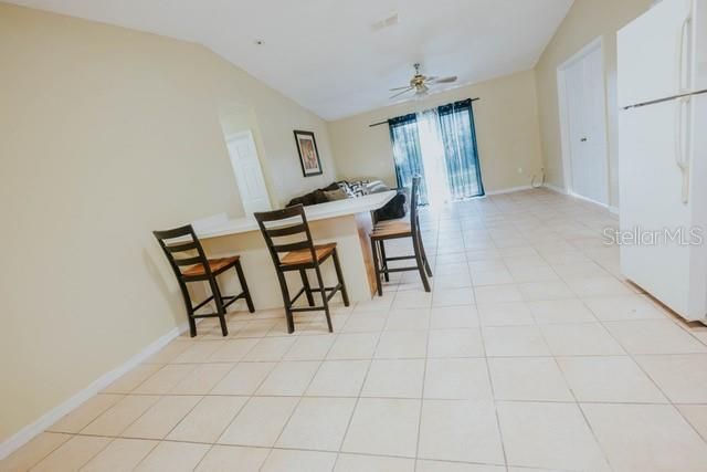 待售: $249,900 (4 贝兹, 2 浴室, 1302 平方英尺)