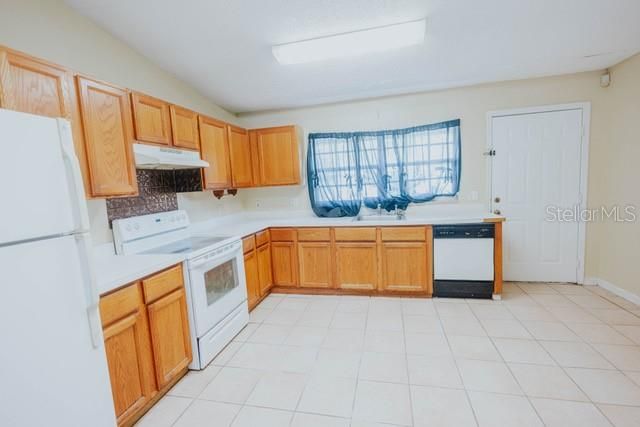 待售: $249,900 (4 贝兹, 2 浴室, 1302 平方英尺)