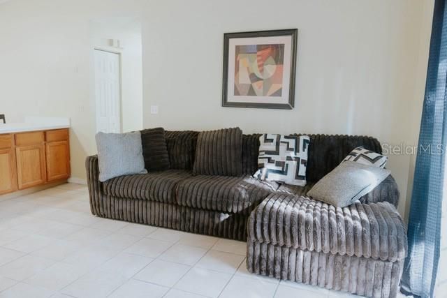 待售: $249,900 (4 贝兹, 2 浴室, 1302 平方英尺)