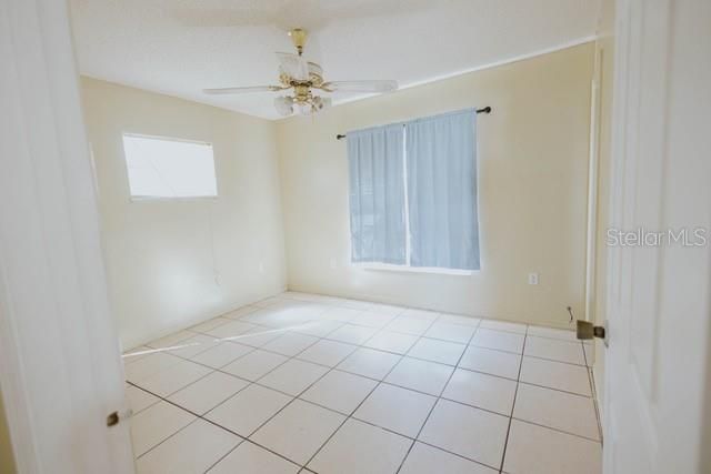 待售: $249,900 (4 贝兹, 2 浴室, 1302 平方英尺)