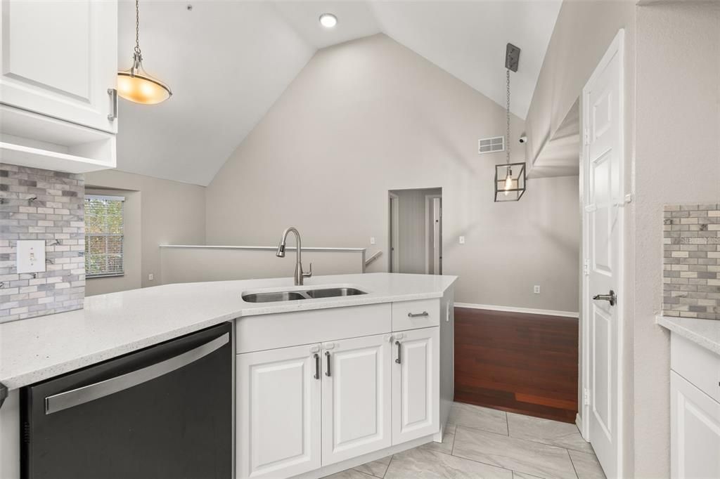 出租: $1,850 (2 贝兹, 2 浴室, 1062 平方英尺)