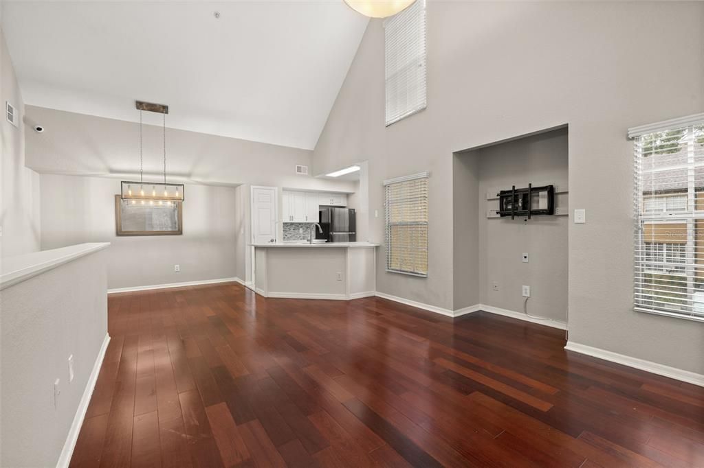 出租: $1,850 (2 贝兹, 2 浴室, 1062 平方英尺)