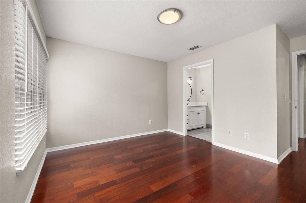 出租: $1,850 (2 贝兹, 2 浴室, 1062 平方英尺)