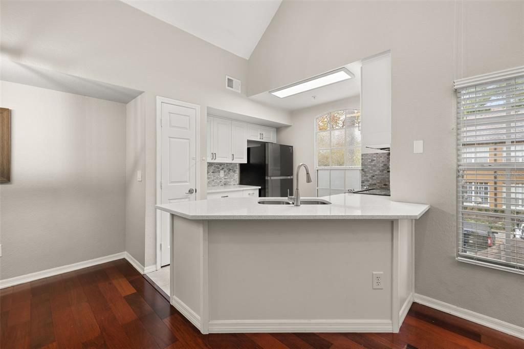 出租: $1,850 (2 贝兹, 2 浴室, 1062 平方英尺)