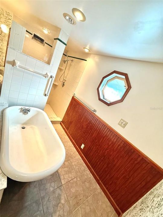 For Sale: $250,000 (3 beds, 2 baths, 2232 Square Feet)