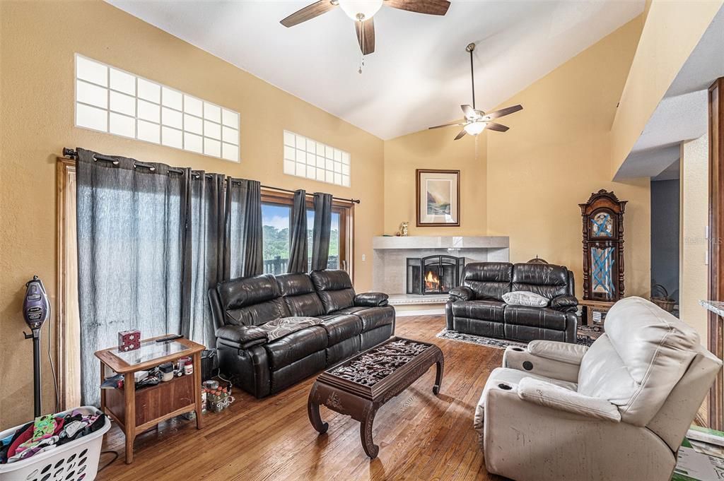 待售: $1,600,000 (5 贝兹, 4 浴室, 2536 平方英尺)