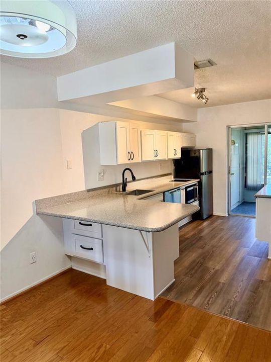 For Sale: $195,000 (2 beds, 2 baths, 730 Square Feet)