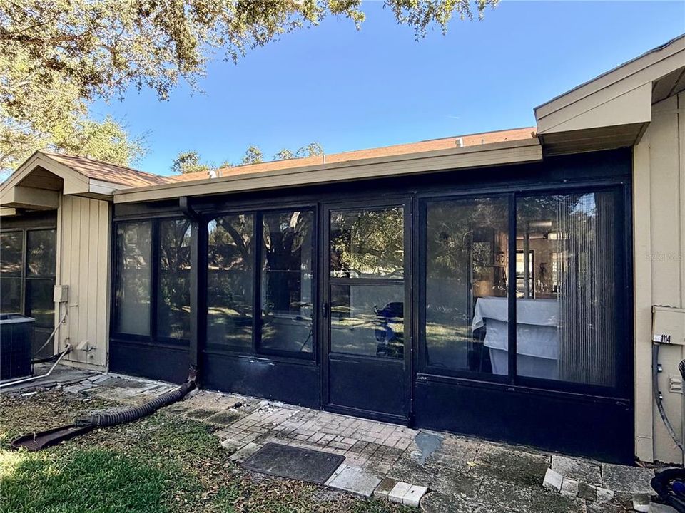 For Sale: $195,000 (2 beds, 2 baths, 730 Square Feet)