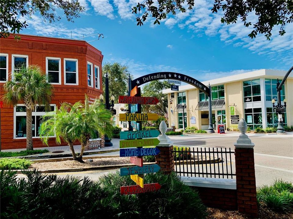 For Sale: $195,000 (2 beds, 2 baths, 730 Square Feet)