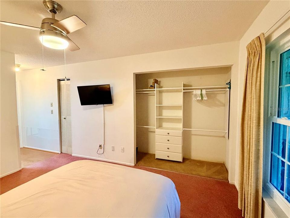 For Sale: $195,000 (2 beds, 2 baths, 730 Square Feet)