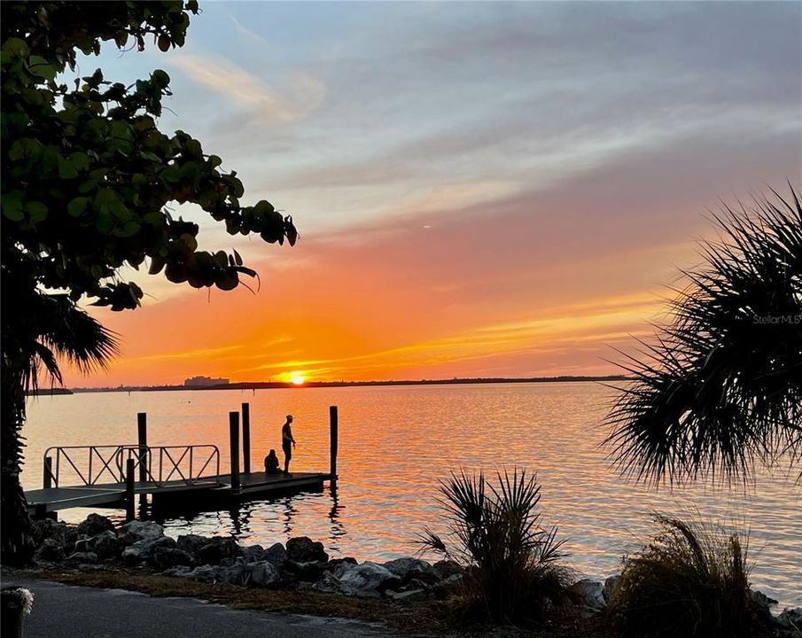 For Sale: $195,000 (2 beds, 2 baths, 730 Square Feet)