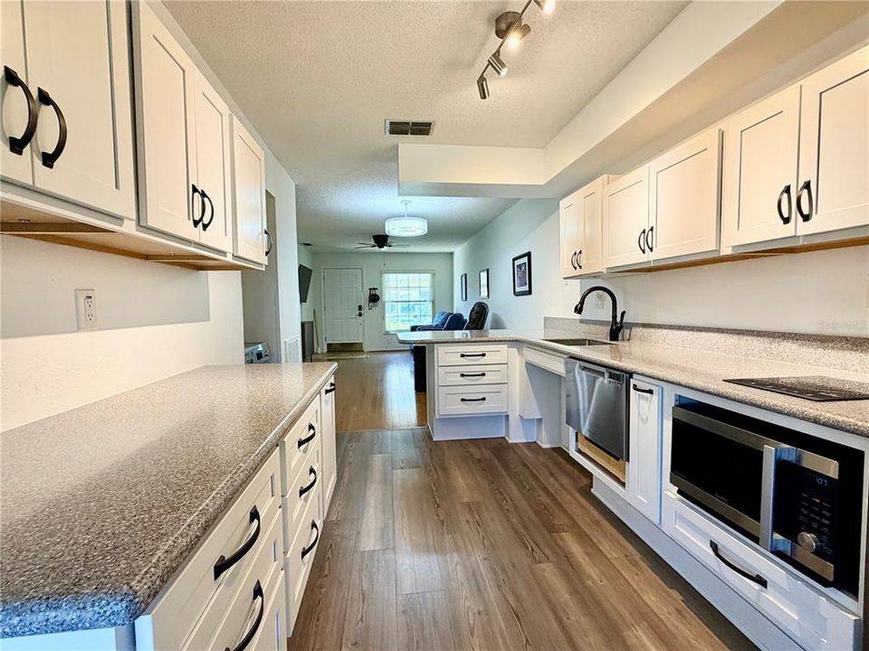 For Sale: $195,000 (2 beds, 2 baths, 730 Square Feet)