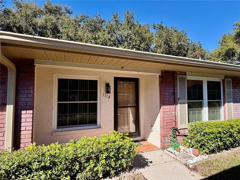 For Sale: $195,000 (2 beds, 2 baths, 730 Square Feet)