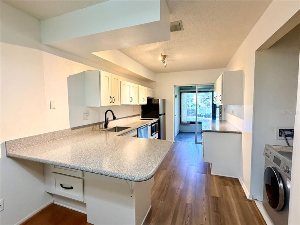 For Sale: $195,000 (2 beds, 2 baths, 730 Square Feet)