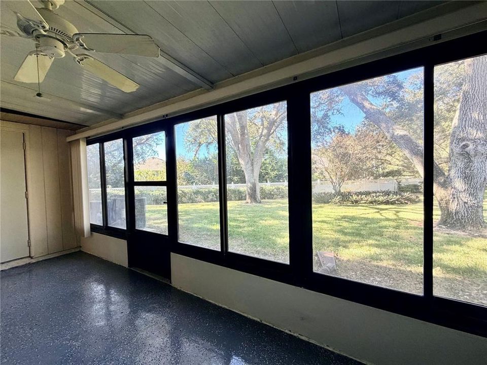 For Sale: $195,000 (2 beds, 2 baths, 730 Square Feet)