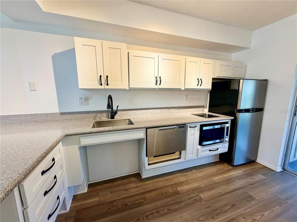 For Sale: $195,000 (2 beds, 2 baths, 730 Square Feet)