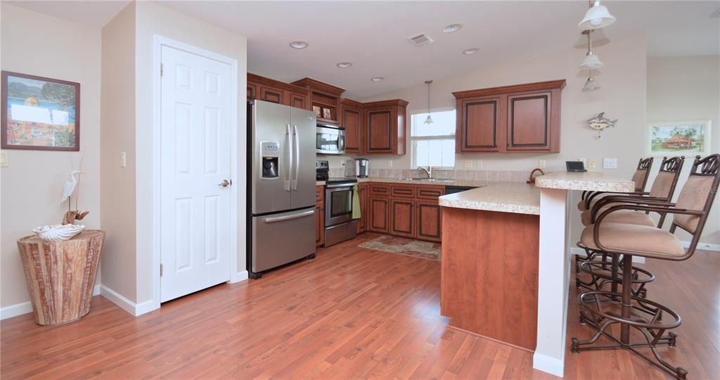 For Sale: $365,000 (2 beds, 2 baths, 1422 Square Feet)