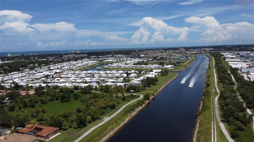 For Sale: $365,000 (2 beds, 2 baths, 1422 Square Feet)