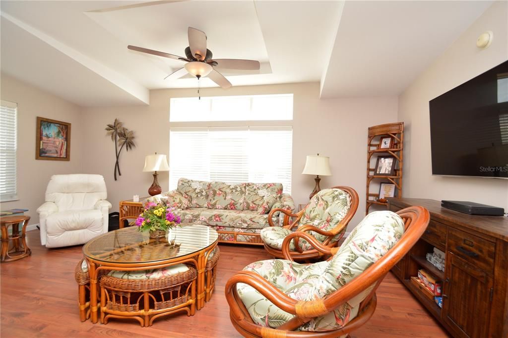 For Sale: $365,000 (2 beds, 2 baths, 1422 Square Feet)