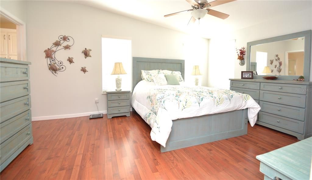 For Sale: $365,000 (2 beds, 2 baths, 1422 Square Feet)