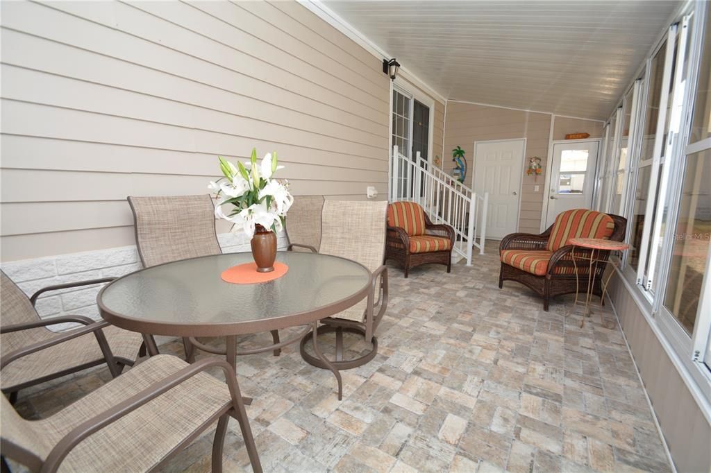 For Sale: $365,000 (2 beds, 2 baths, 1422 Square Feet)