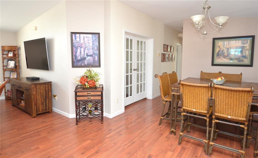 For Sale: $365,000 (2 beds, 2 baths, 1422 Square Feet)