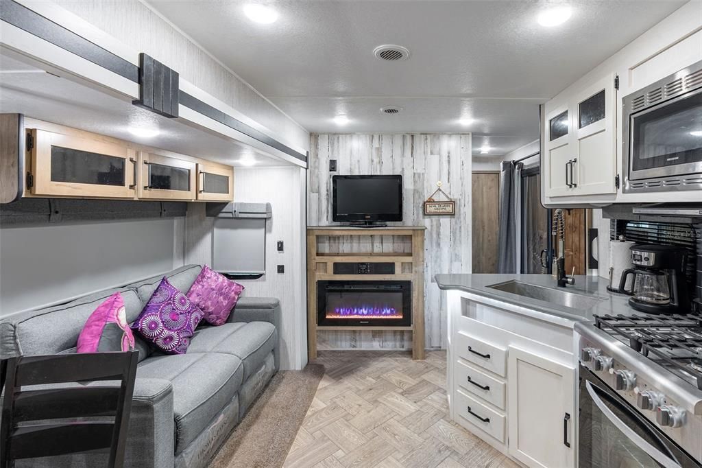 待售: $159,900 (2 贝兹, 2 浴室, 500 平方英尺)