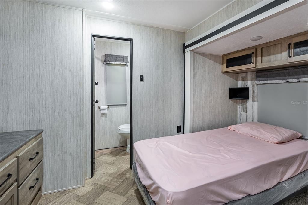 待售: $159,900 (2 贝兹, 2 浴室, 500 平方英尺)