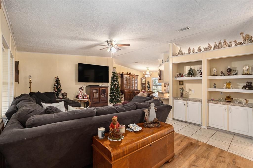 En Venta: $334,999 (3 camas, 2 baños, 1296 Pies cuadrados)