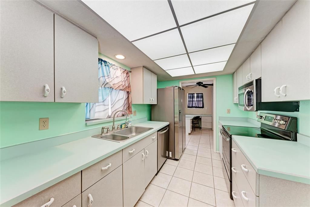 For Rent: $2,100 (2 beds, 2 baths, 1436 Square Feet)