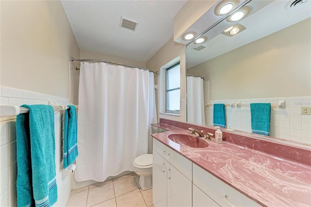 For Rent: $2,100 (2 beds, 2 baths, 1436 Square Feet)