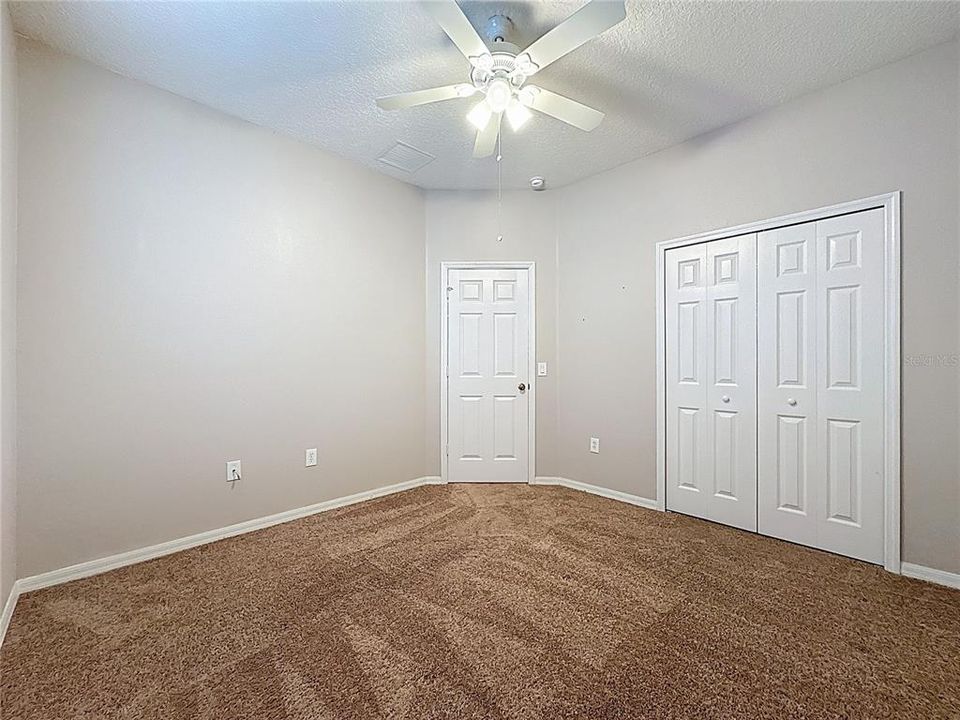 En Venta: $355,000 (4 camas, 3 baños, 1833 Pies cuadrados)