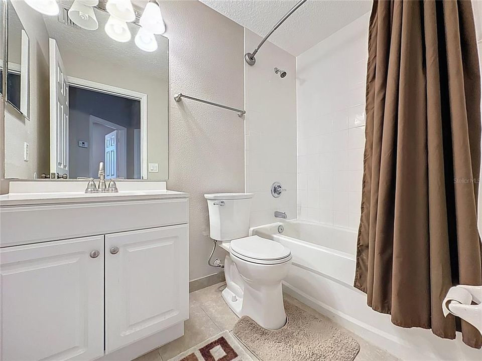 En Venta: $355,000 (4 camas, 3 baños, 1833 Pies cuadrados)