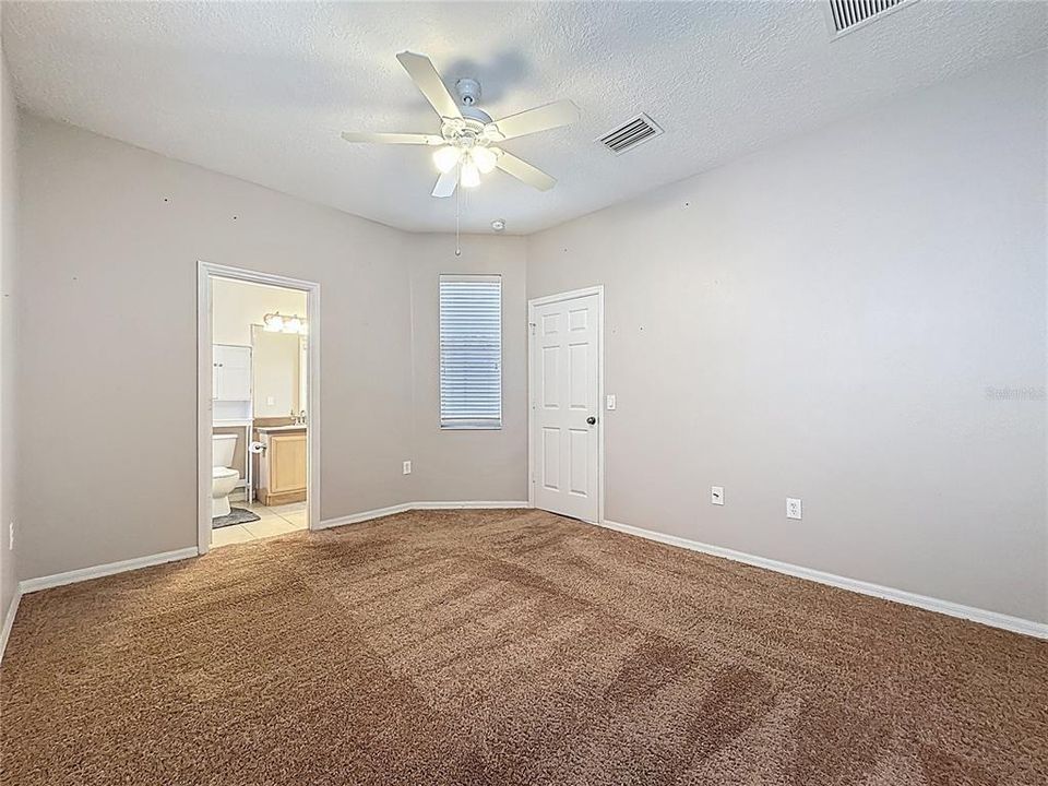 En Venta: $355,000 (4 camas, 3 baños, 1833 Pies cuadrados)