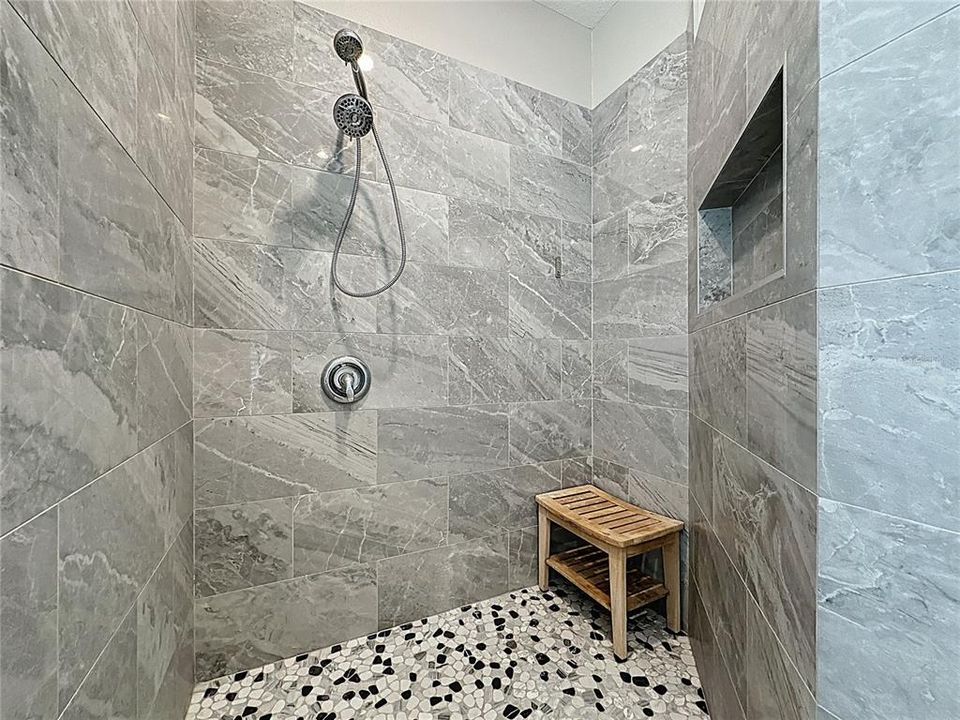 En Venta: $355,000 (4 camas, 3 baños, 1833 Pies cuadrados)