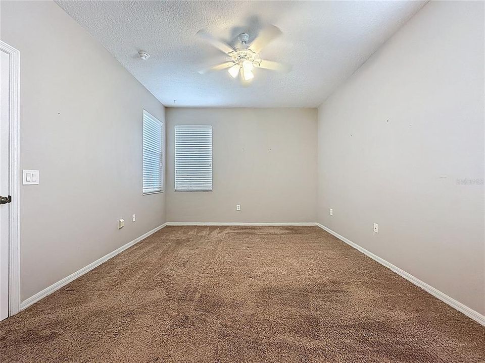 En Venta: $355,000 (4 camas, 3 baños, 1833 Pies cuadrados)