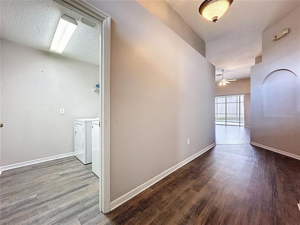 En Venta: $355,000 (4 camas, 3 baños, 1833 Pies cuadrados)