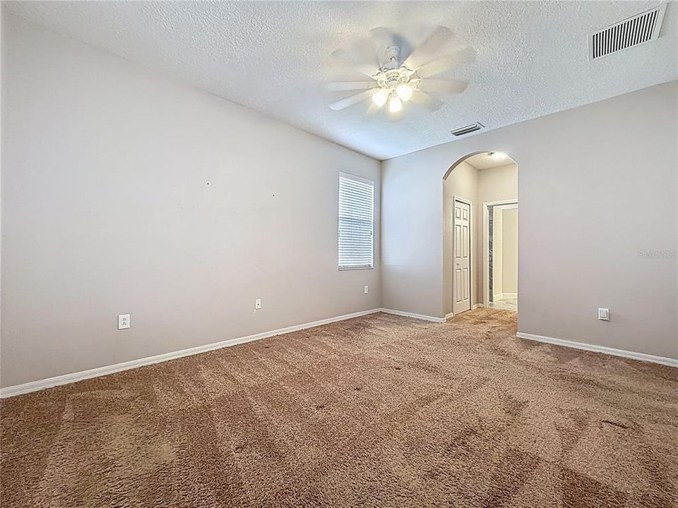 En Venta: $355,000 (4 camas, 3 baños, 1833 Pies cuadrados)