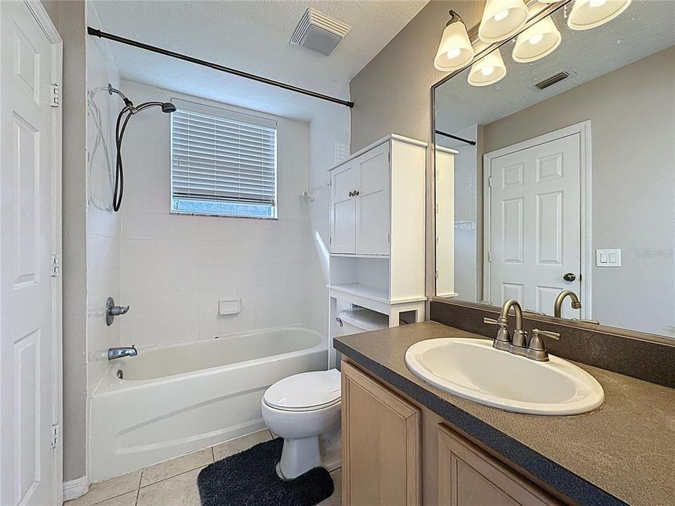 En Venta: $355,000 (4 camas, 3 baños, 1833 Pies cuadrados)