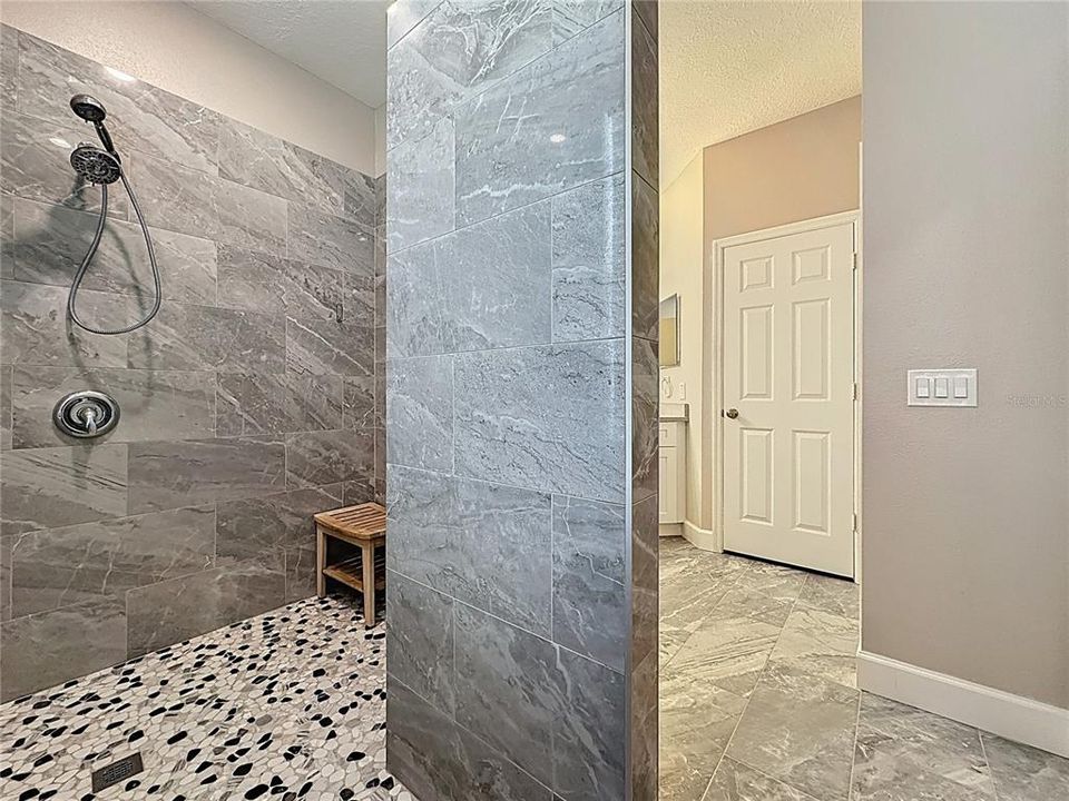 En Venta: $355,000 (4 camas, 3 baños, 1833 Pies cuadrados)