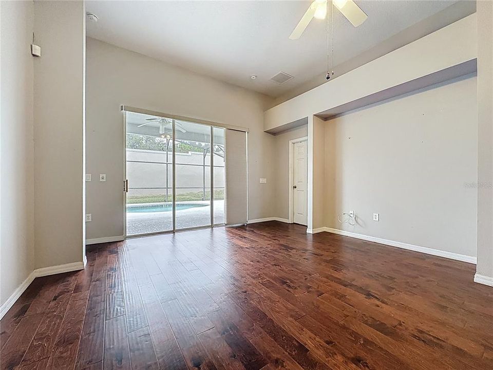 En Venta: $355,000 (4 camas, 3 baños, 1833 Pies cuadrados)