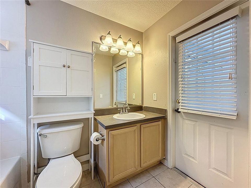 En Venta: $355,000 (4 camas, 3 baños, 1833 Pies cuadrados)